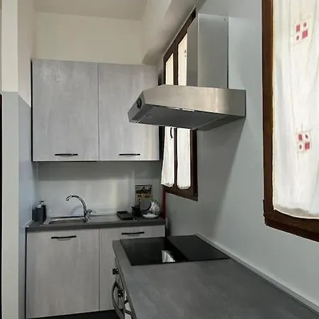 Apartment Bilocale Confortevole A Due Passi Dalla Stazione Florenz